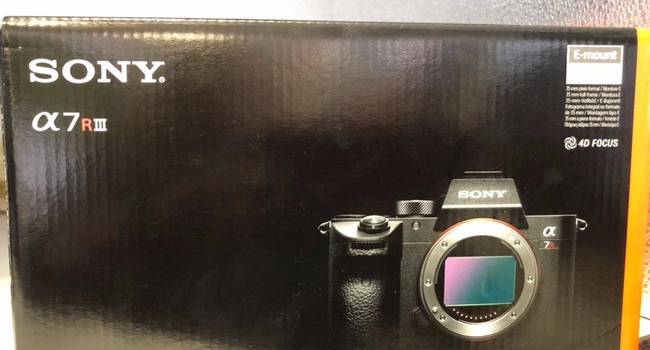 Корпус беззеркальной цифровой камеры SONY A7R III 42,4 МП, НОВЫЙ В КОРОБКЕ