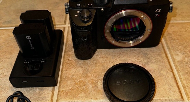 Корпус беззеркальной цифровой камеры SONY A7R III 42,4 МП, НОВЫЙ В КОРОБКЕ